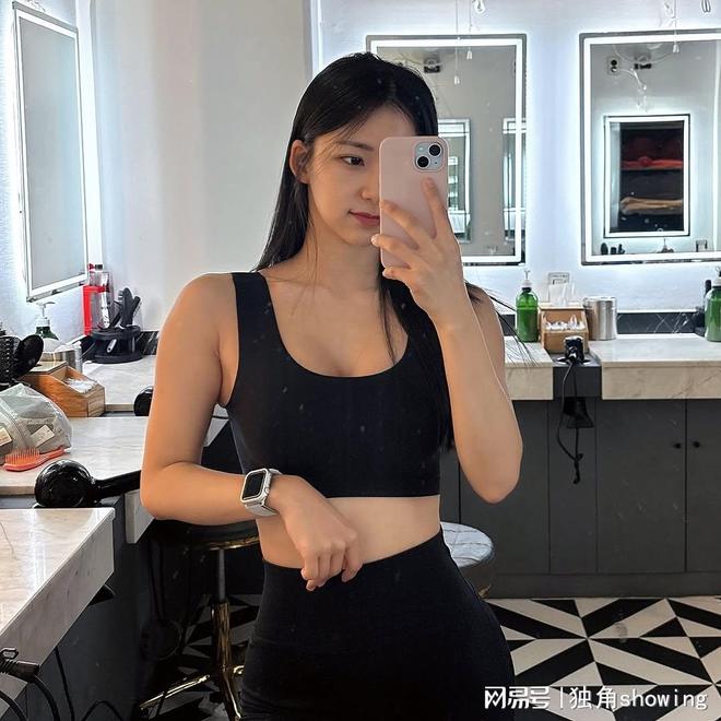 时尚与活力的完美结合球王会黑色健身套装：