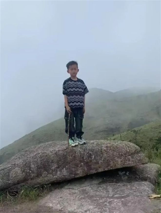 24小时 黄金救援期多方紧急搜救中福建8岁男童1800米山顶失联超(图2)